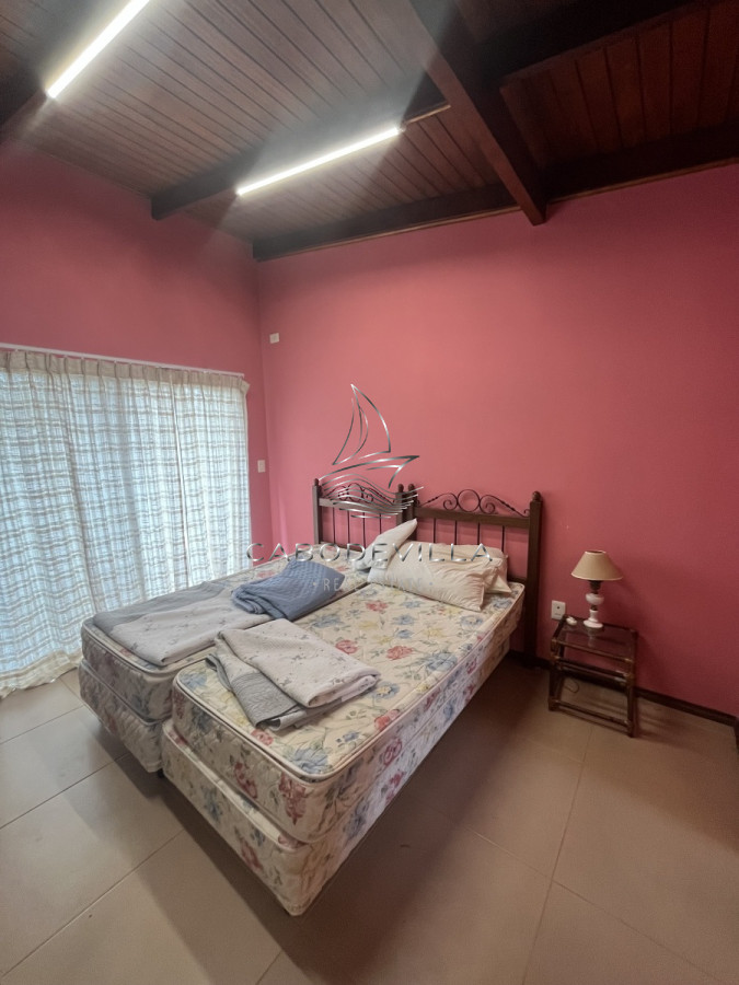 Casa ID.268 - En venta y alquiler anual casa de 4 dormitorios más dependencia de servicio Punta del Este 