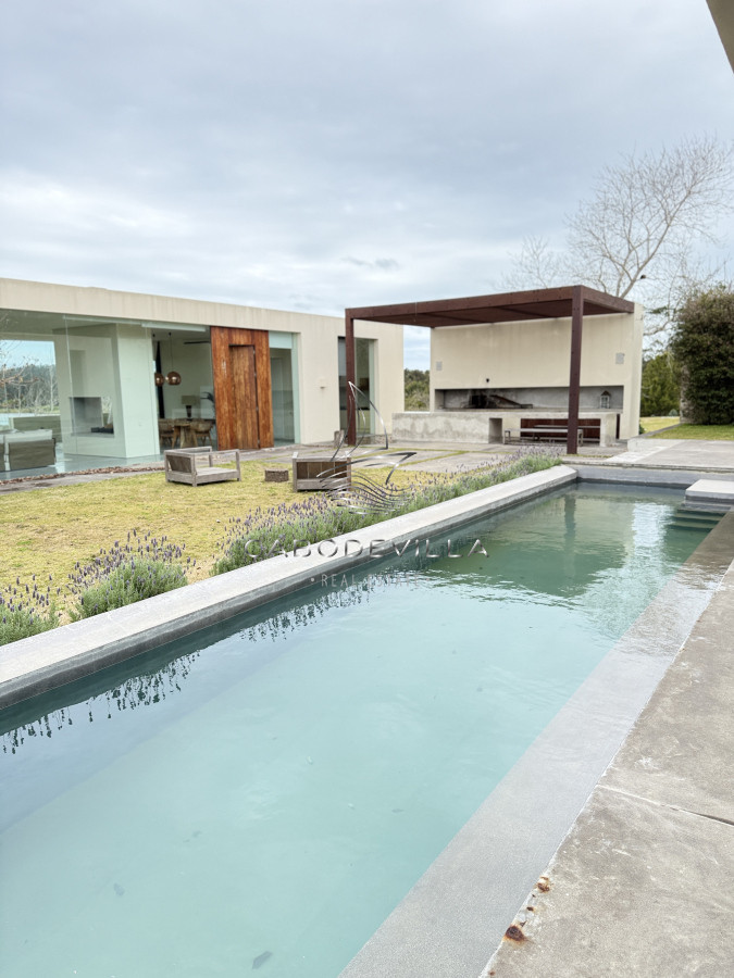 Casa ID.870 - En venta y alquiler Chacra en Manantiales 