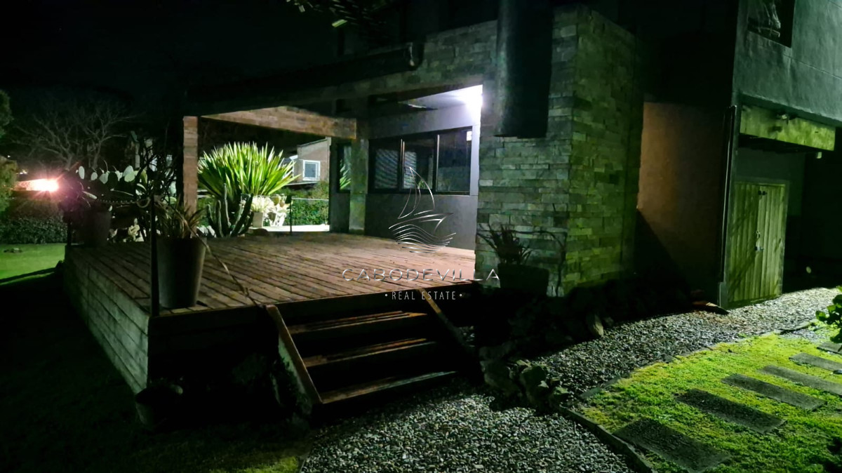 Casa ID.812 - Muy sólida construcción en Parada 26 Playa Brava