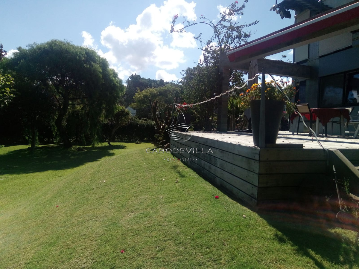 Casa ID.812 - Muy sólida construcción en Parada 26 Playa Brava