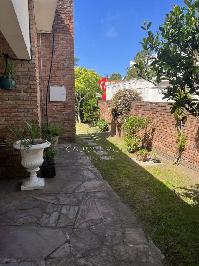 Casa ID.114 - Casa de 3 dormitorios Aidy Grill Punta del Este en alquiler anual 