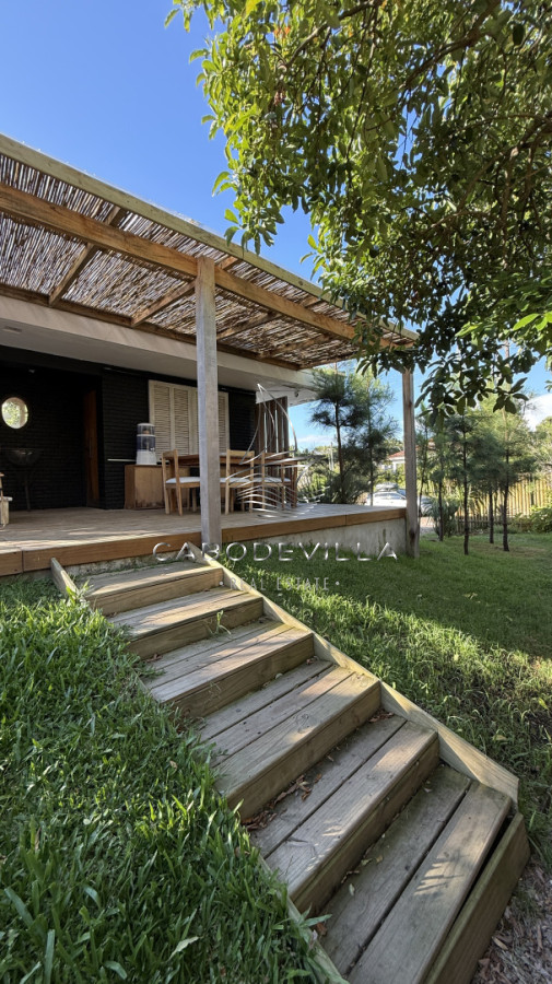 Casa ID.1005 - Venta con renta casa de 5 dormitorios Solanas 