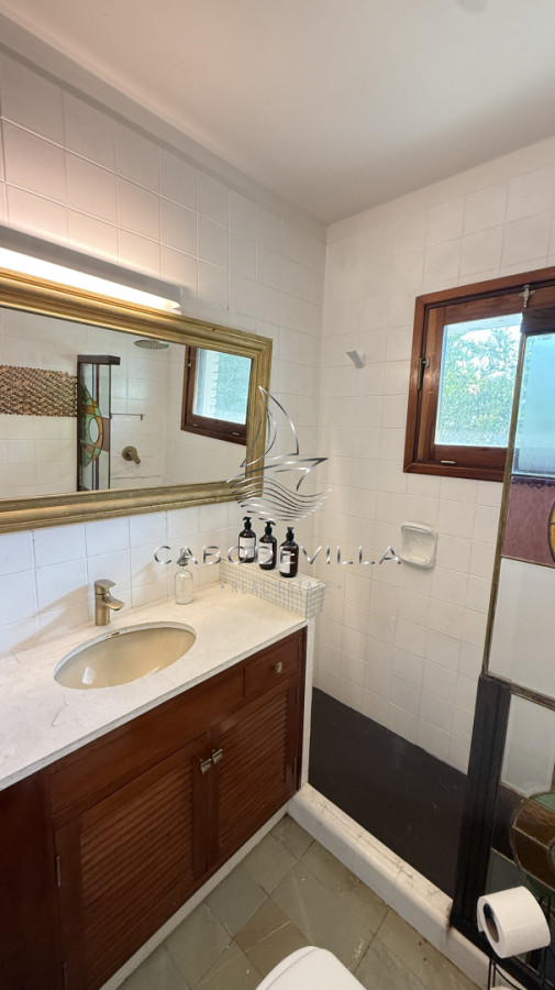 Casa ID.1005 - Venta con renta casa de 5 dormitorios Solanas 