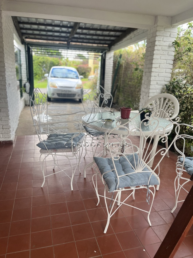 Casa ID.240 - Casa en alquiler  3 dormitorios más dependencia de servicio Pinares Punta del Este