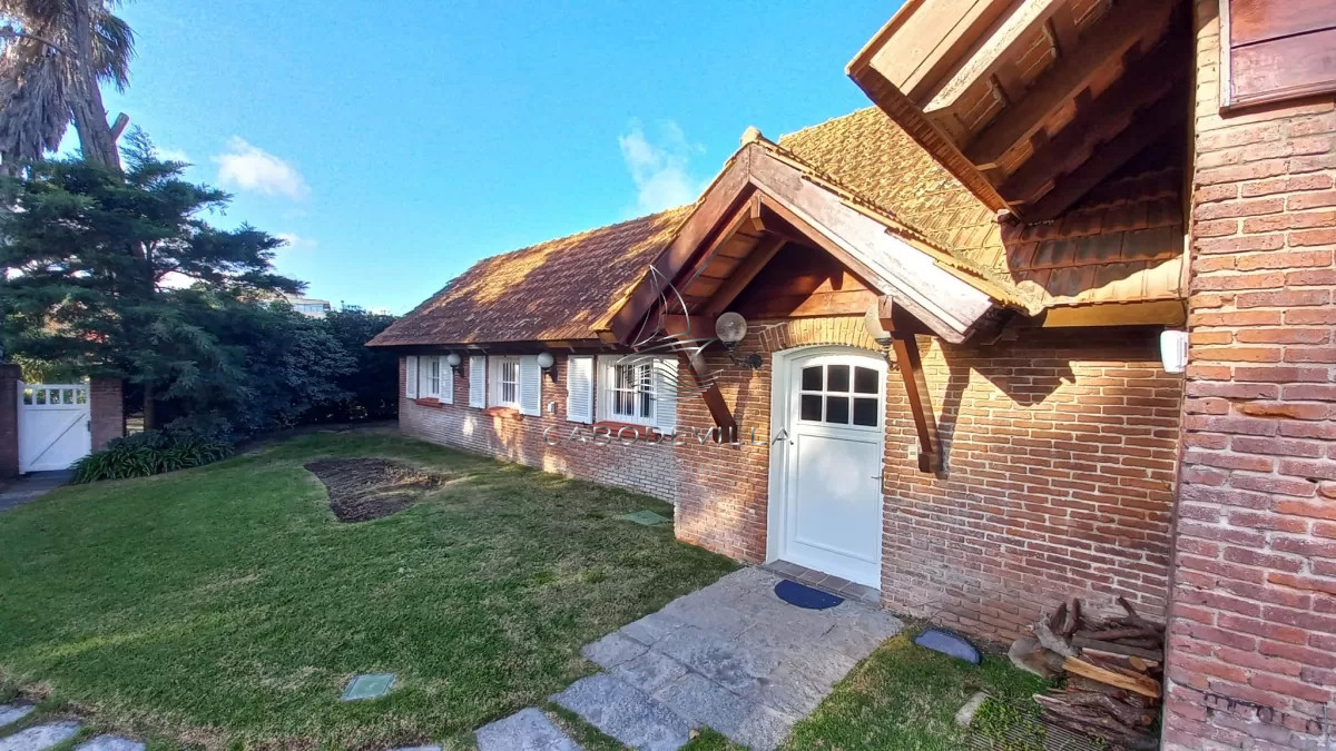 Casa ID.317 - En venta mansión a metros del mar, Golf Punta del Est