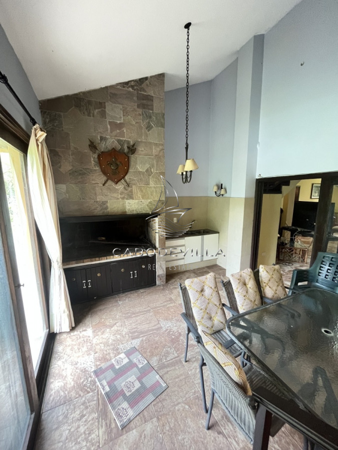 Casa ID.268 - En venta y alquiler anual casa de 4 dormitorios más dependencia de servicio Punta del Este 