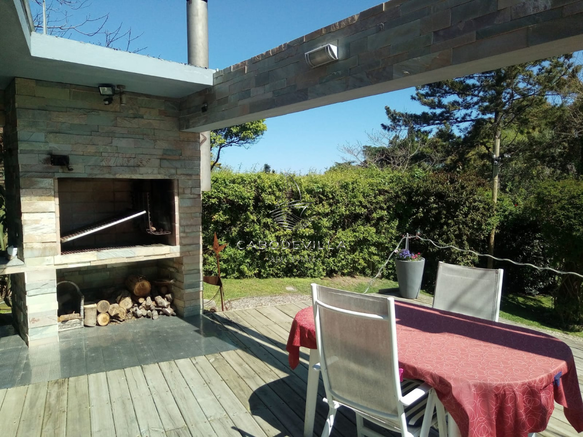 Casa ID.812 - Muy sólida construcción en Parada 26 Playa Brava