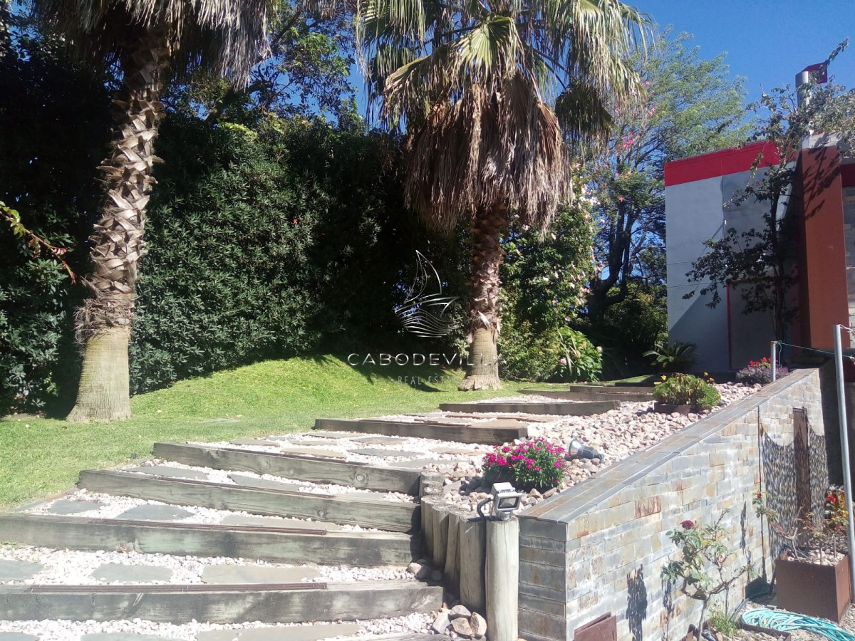 Casa ID.812 - Muy sólida construcción en Parada 26 Playa Brava