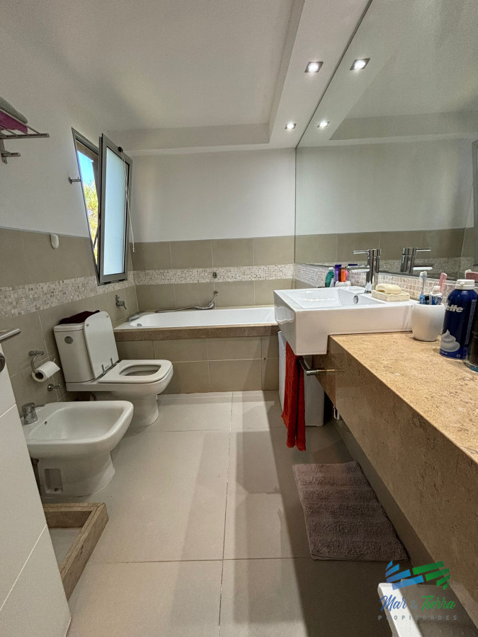 Casa ID.4664 - Casa en Pinares !! ALQUILER ANUAL Y VENTA CON PISCINA, ESTUFA A LEÑA Y LOSA RADIANTE