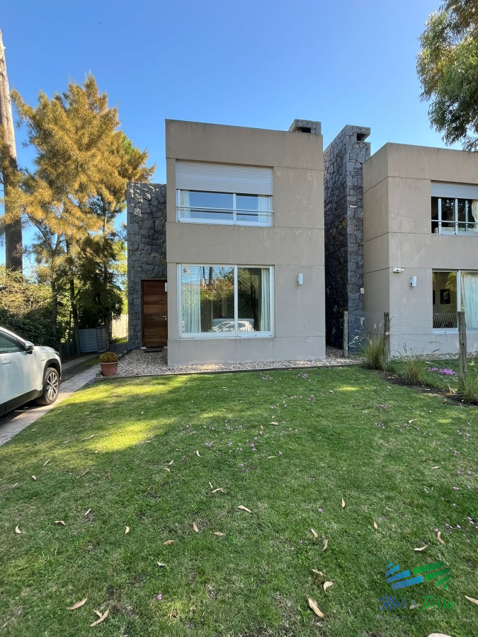 Casa ID.4664 - Casa en Pinares !! ALQUILER ANUAL Y VENTA CON PISCINA, ESTUFA A LEÑA Y LOSA RADIANTE