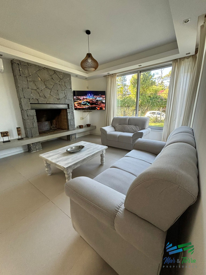 Casa ID.4664 - Casa en Pinares !! ALQUILER ANUAL Y VENTA CON PISCINA, ESTUFA A LEÑA Y LOSA RADIANTE