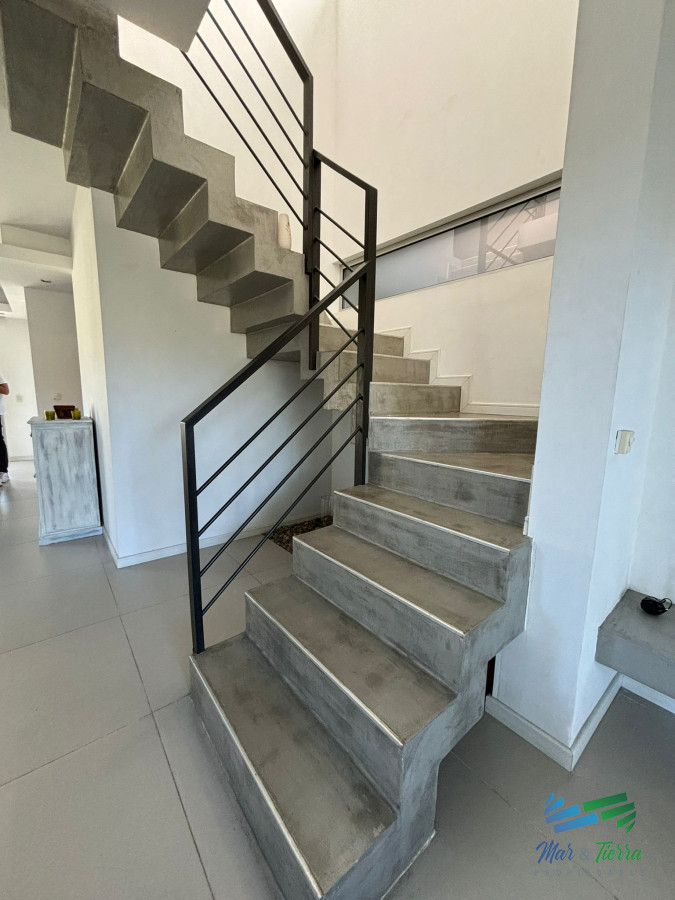 Casa ID.4664 - Casa en Pinares !! ALQUILER ANUAL Y VENTA CON PISCINA, ESTUFA A LEÑA Y LOSA RADIANTE