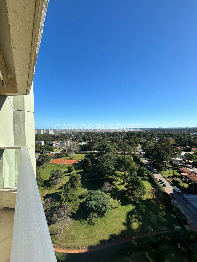 Apartamento ID.566 - Amplio apartamento 2 dormitorios en Parquemar R 