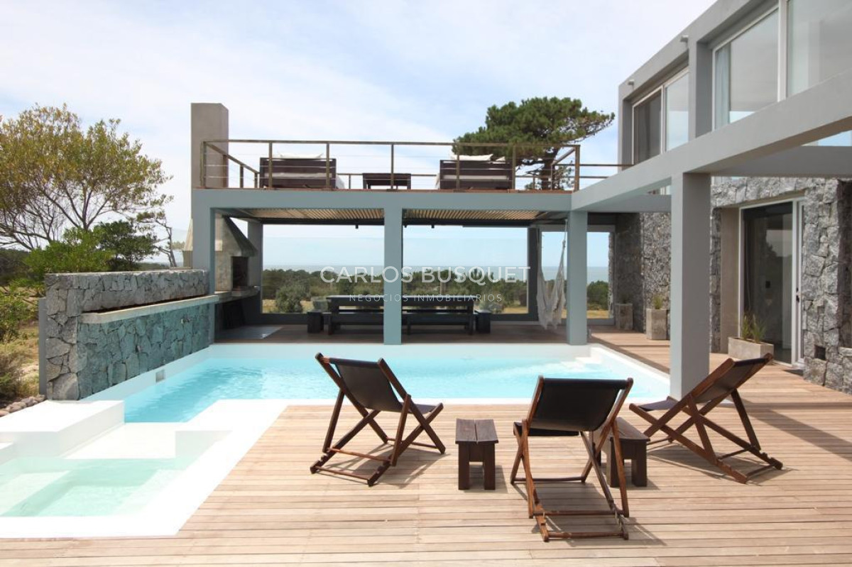 Casa ID.633 - CASA EN ALQUILER TEMPORAL, DE 4 DORMITORIOS, EN JOSE IGNACIO BARRIO PRIVADO