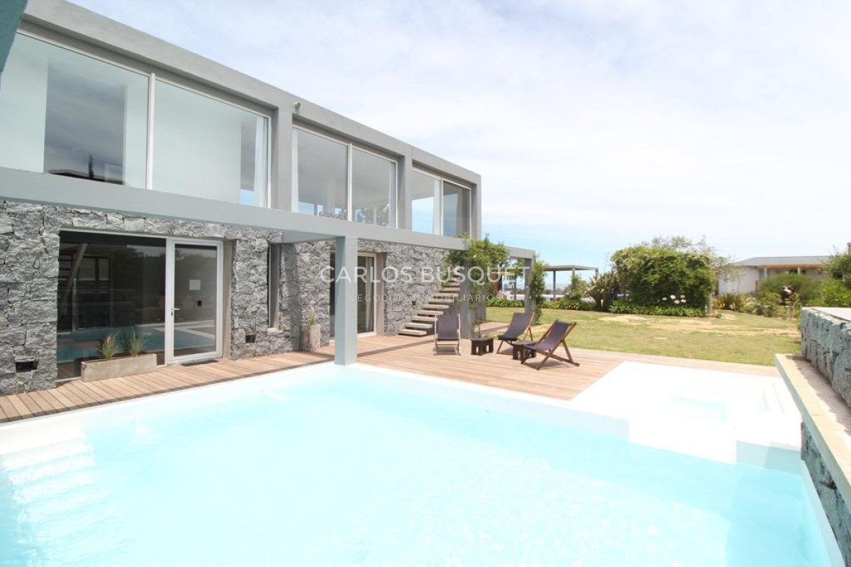Casa ID.633 - CASA EN ALQUILER TEMPORAL, DE 4 DORMITORIOS, EN JOSE IGNACIO BARRIO PRIVADO