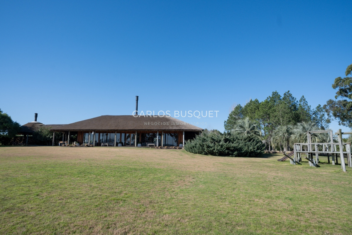 Casa ID.1088 - Hermosa casa en el Quijote- 3 dormitorios + dependencia de servicio con baño. DISPONIBLE EN ALQUILER ANUAL A PARTIR DE MARZO 2025