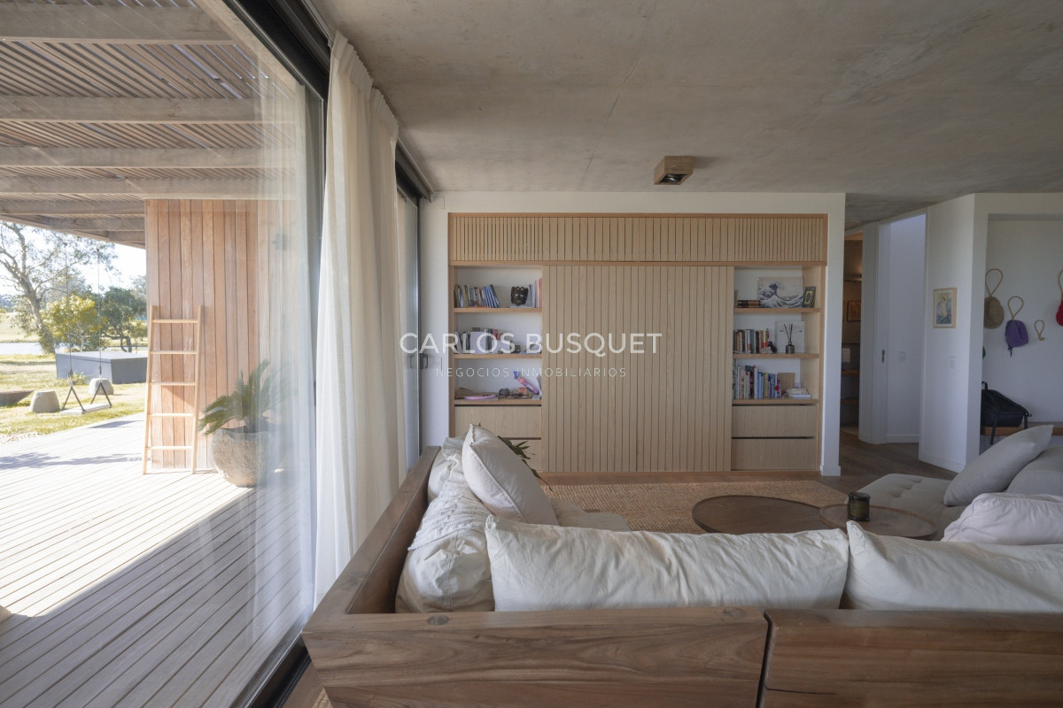Casa ID.1088 - Hermosa casa en el Quijote- 3 dormitorios + dependencia de servicio con baño. DISPONIBLE EN ALQUILER ANUAL A PARTIR DE MARZO 2025