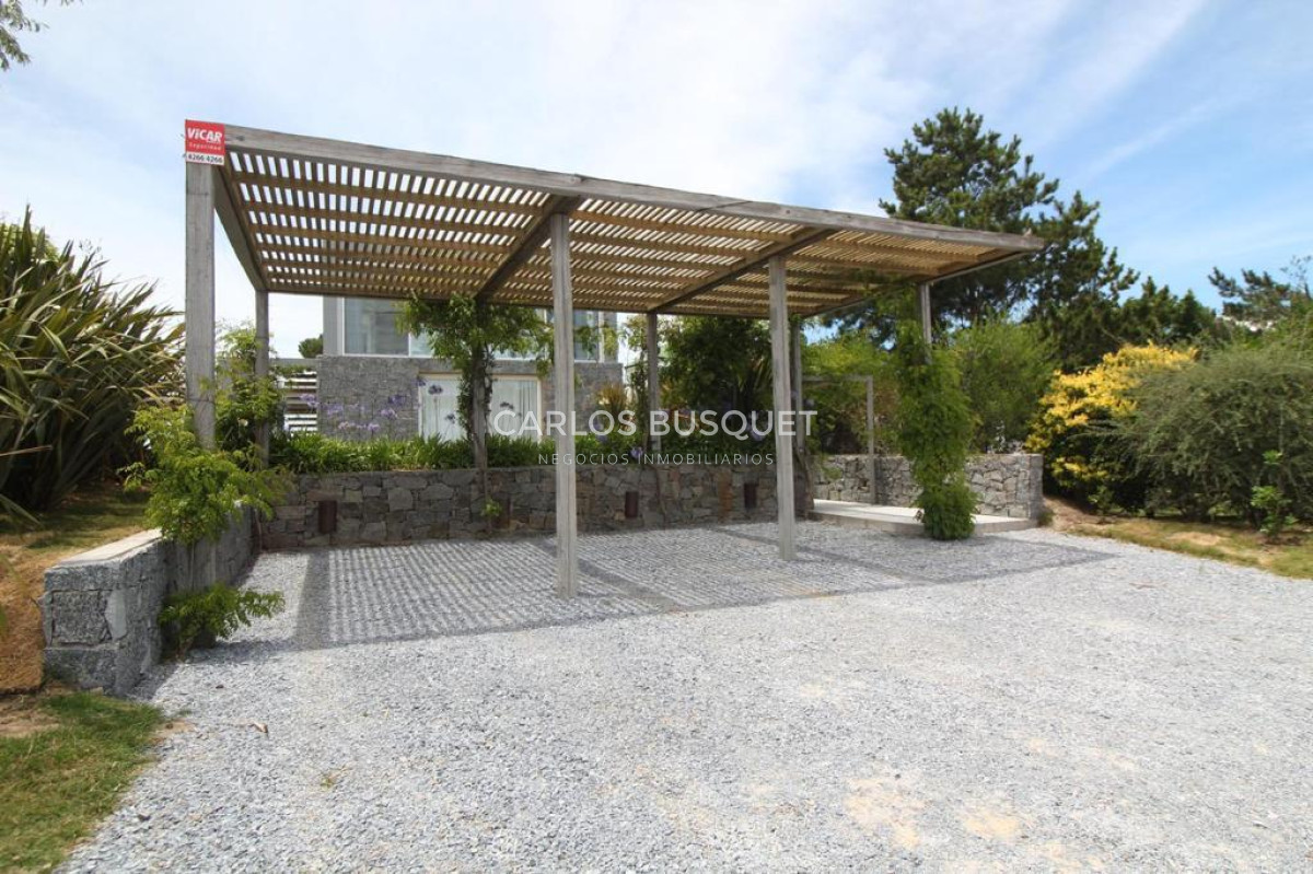 Casa ID.633 - CASA EN ALQUILER TEMPORAL, DE 4 DORMITORIOS, EN JOSE IGNACIO BARRIO PRIVADO