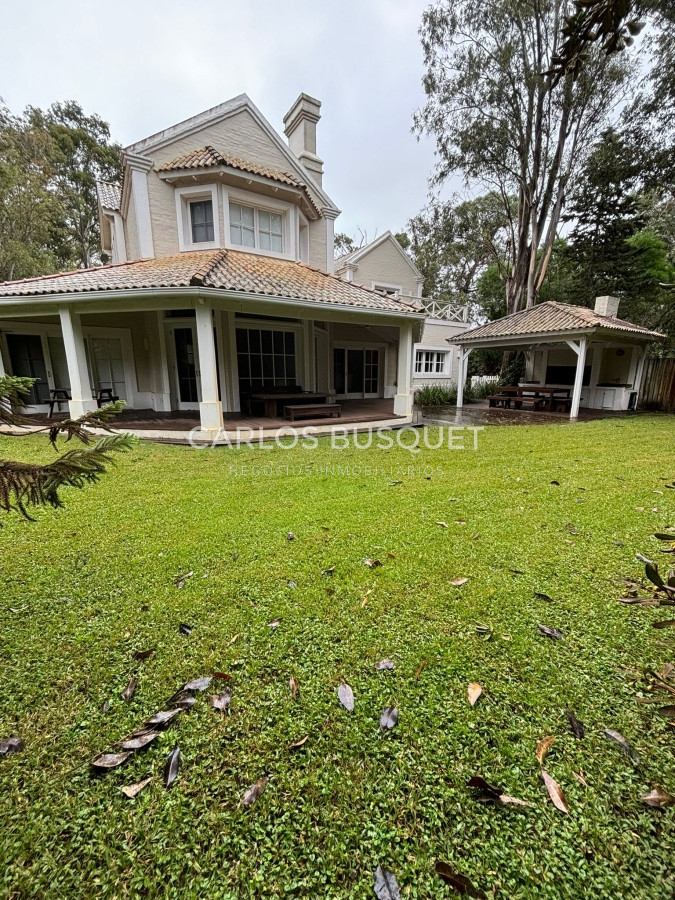 Casa ID.1086 - Casa en BARRIO PRIVADO!! ALQUILER ANUAL Y VENTA