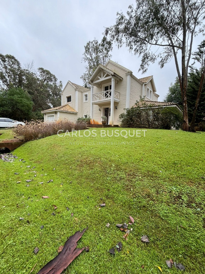 Casa ID.1086 - Casa en BARRIO PRIVADO!! ALQUILER ANUAL Y VENTA
