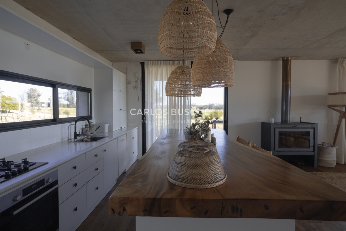Casa ID.1088 - Hermosa casa en el Quijote- 3 dormitorios + dependencia de servicio con baño. DISPONIBLE EN ALQUILER ANUAL A PARTIR DE MARZO 2025