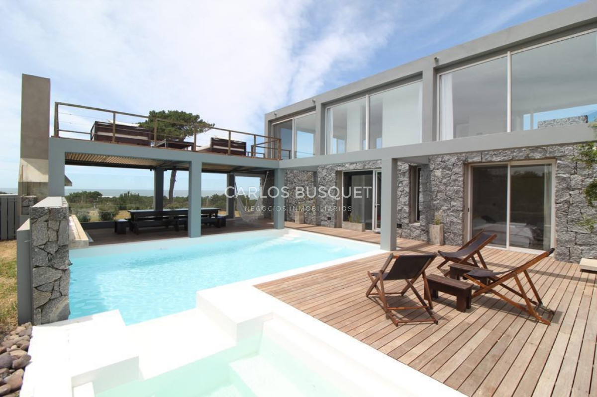 Casa ID.633 - CASA EN ALQUILER TEMPORAL, DE 4 DORMITORIOS, EN JOSE IGNACIO BARRIO PRIVADO
