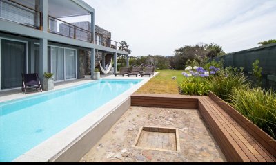 Excelente Casa en Jose Ignacio en Alquiler Temporal en Barrio Privado