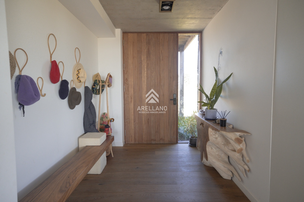 Casa ID.4384 - Hermosa casa en el Quijote- 3 dormitorios + dependencia de servicio con baño. DISPONIBLE EN ALQUILER ANUAL A PARTIR DE MARZO 2025