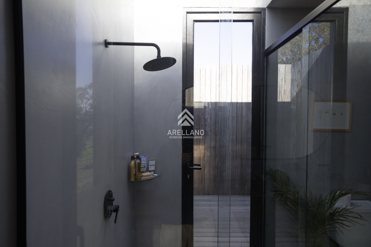 Casa ID.4384 - Hermosa casa en el Quijote- 3 dormitorios + dependencia de servicio con baño. DISPONIBLE EN ALQUILER ANUAL A PARTIR DE MARZO 2025