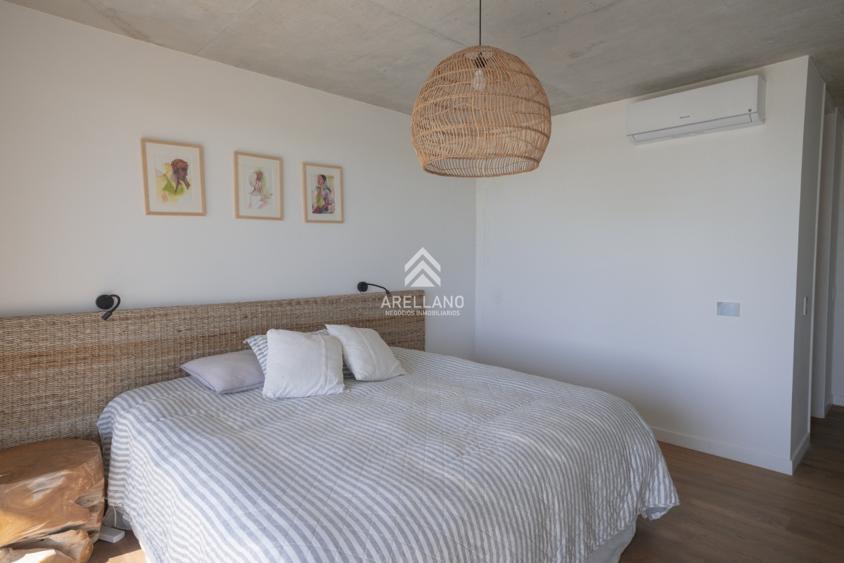 Casa ID.4384 - Hermosa casa en el Quijote- 3 dormitorios + dependencia de servicio con baño. DISPONIBLE EN ALQUILER ANUAL A PARTIR DE MARZO 2025