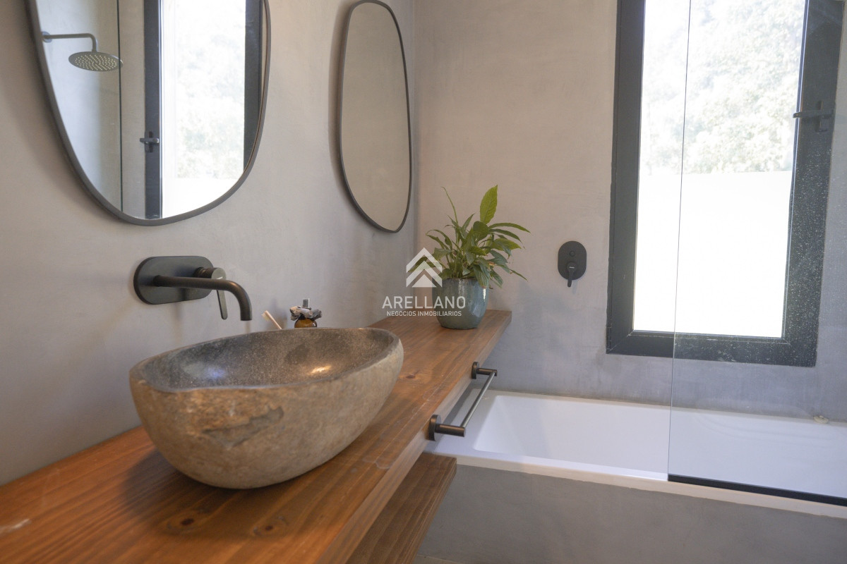 Casa ID.4384 - Hermosa casa en el Quijote- 3 dormitorios + dependencia de servicio con baño. DISPONIBLE EN ALQUILER ANUAL A PARTIR DE MARZO 2025
