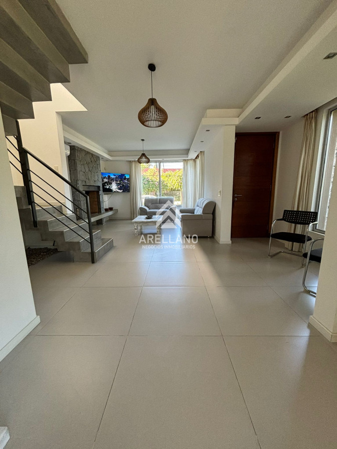 Casa ID.3469 - Venta casa 3 dormitorios Pinares  