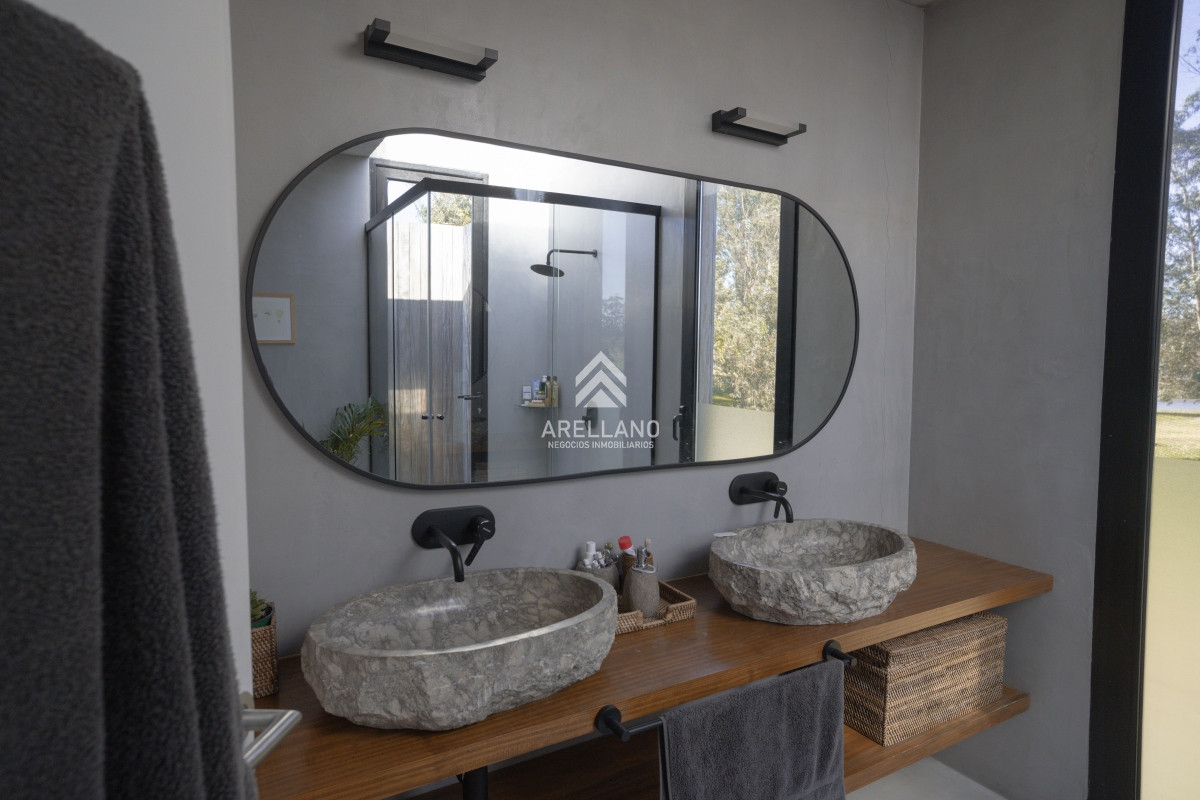 Casa ID.4384 - Hermosa casa en el Quijote- 3 dormitorios + dependencia de servicio con baño. DISPONIBLE EN ALQUILER ANUAL A PARTIR DE MARZO 2025