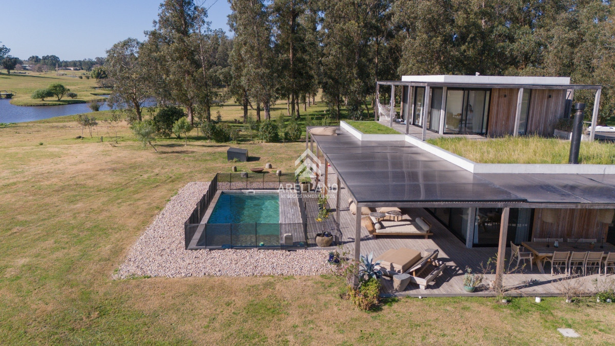 Casa ID.4384 - Hermosa casa en el Quijote- 3 dormitorios + dependencia de servicio con baño. DISPONIBLE EN ALQUILER ANUAL A PARTIR DE MARZO 2025