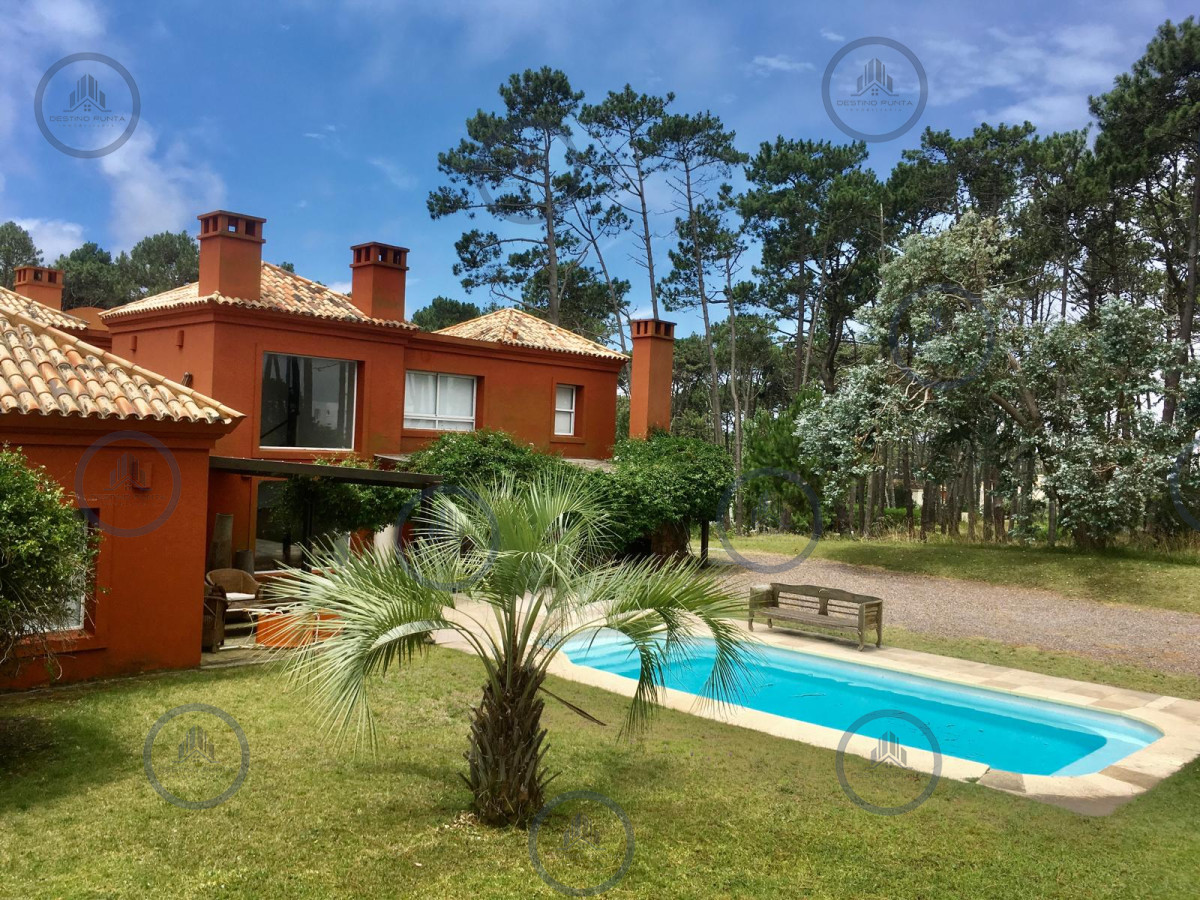 Casa de 5 Dormitorios en alquiler de Temporada - Punta del Este — fotografía 2