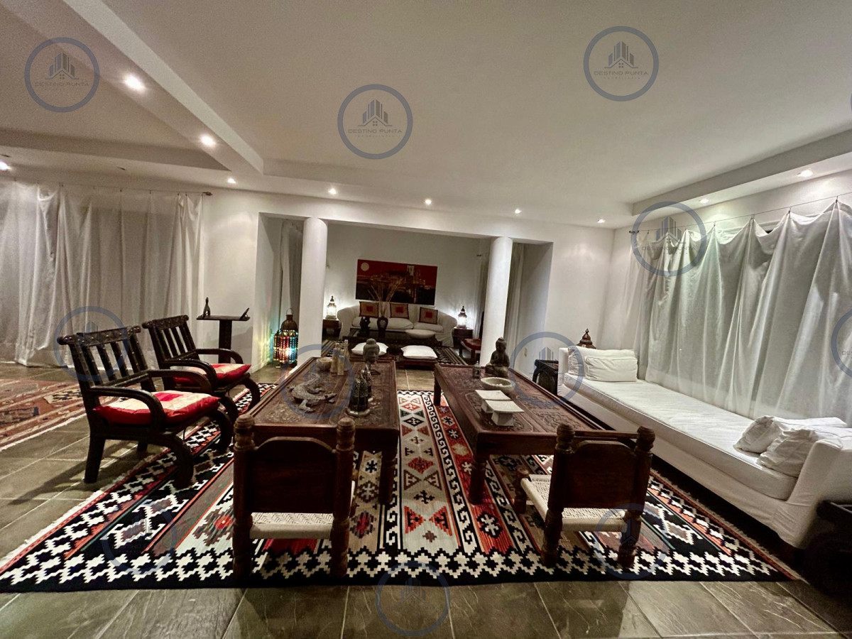 Casa de 5 Dormitorios en alquiler de Temporada - Punta del Este — fotografía 4