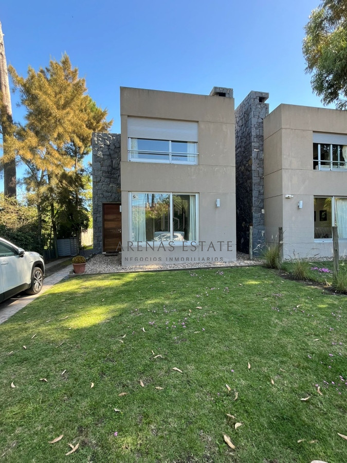 Casa ID.2917 - Casa en Pinares !! ALQUILER ANUAL Y VENTA CON PISCINA, ESTUFA A LEÑA Y LOSA RADIANTE