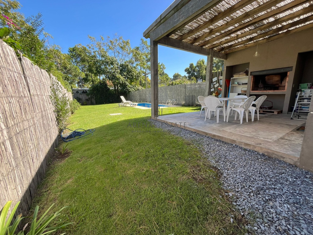 Casa ID.2917 - Casa en Pinares !! ALQUILER ANUAL Y VENTA CON PISCINA, ESTUFA A LEÑA Y LOSA RADIANTE