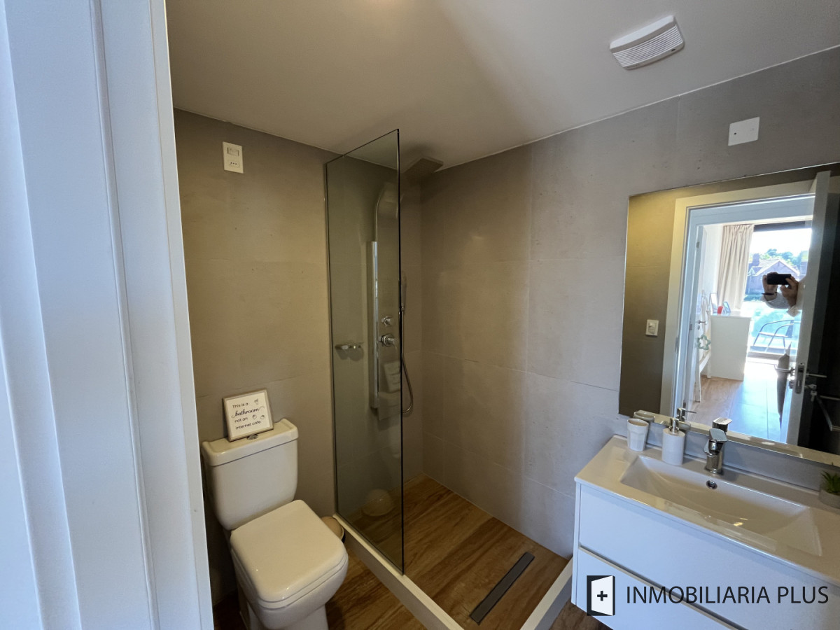 Apartamento ID.1687 - Alquiler anual de Apartamento de 2 dormitorios con vista al Mar en Playa Mansa