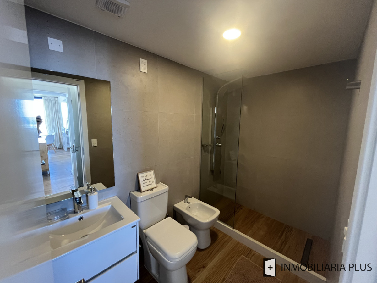 Apartamento ID.1687 - Alquiler anual de Apartamento de 2 dormitorios con vista al Mar en Playa Mansa