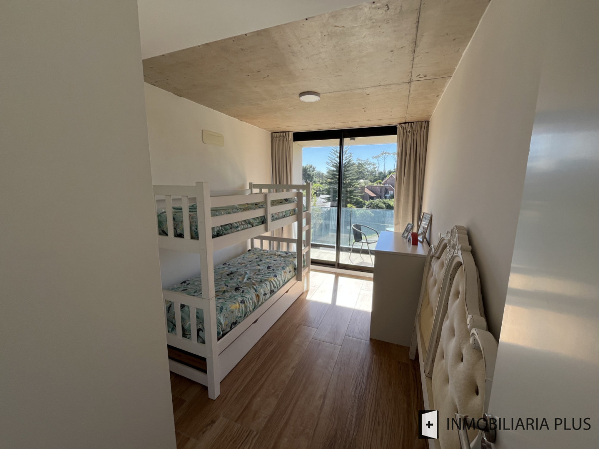 Apartamento ID.1687 - Alquiler anual de Apartamento de 2 dormitorios con vista al Mar en Playa Mansa
