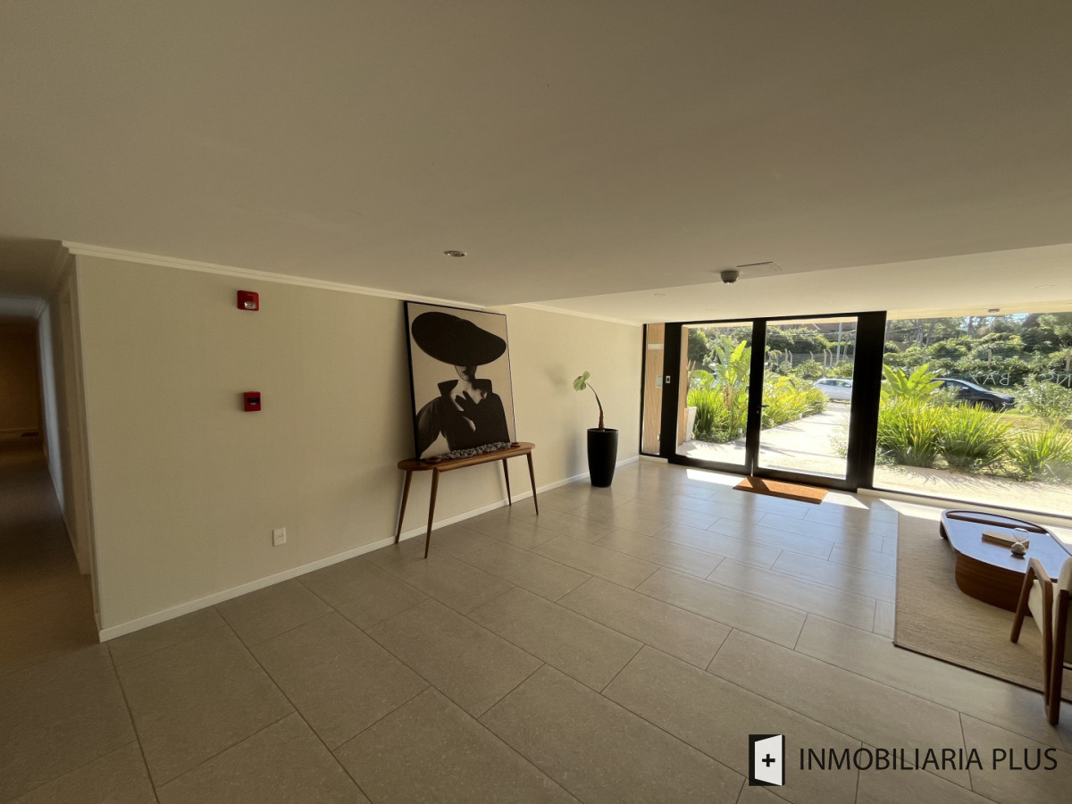 Apartamento ID.1687 - Alquiler anual de Apartamento de 2 dormitorios con vista al Mar en Playa Mansa