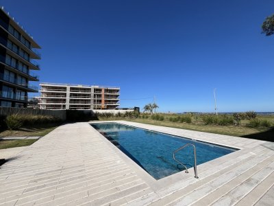  Alquiler anual de Apartamento de 2 dormitorios con vista al Mar en Playa Mansa