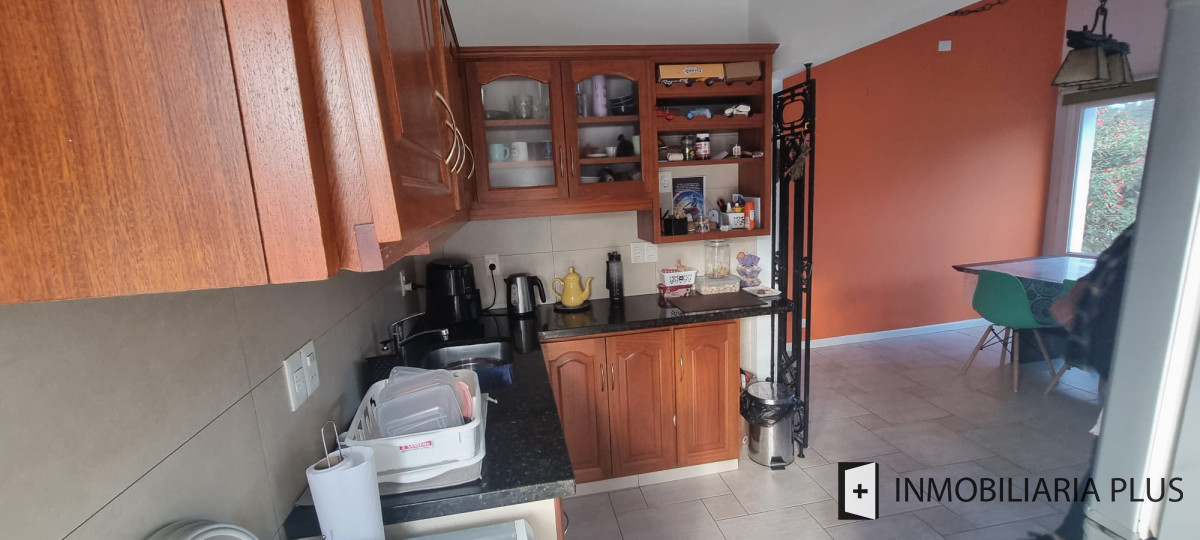 Casa ID.1255 - Alquiler de Casa en Pinares con 4 dormitorios, 2 baños, barbacoa con baño, 642 m2 de terreno en Punta del Este
