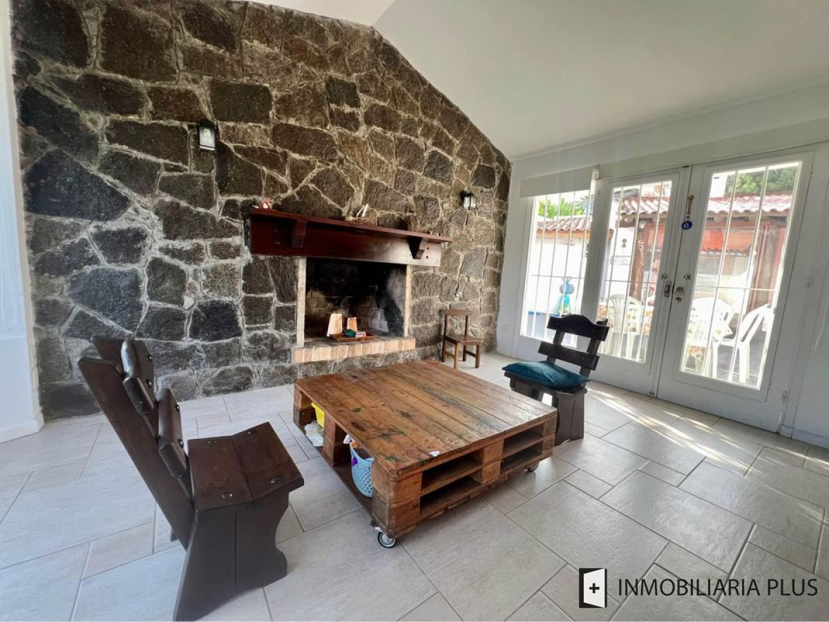 Casa ID.1255 - Alquiler de Casa en Pinares con 4 dormitorios, 2 baños, barbacoa con baño, 642 m2 de terreno en Punta del Este