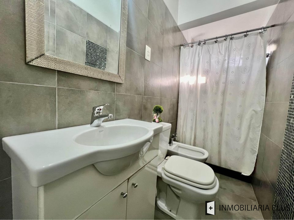 Casa ID.1255 - Alquiler de Casa en Pinares con 4 dormitorios, 2 baños, barbacoa con baño, 642 m2 de terreno en Punta del Este