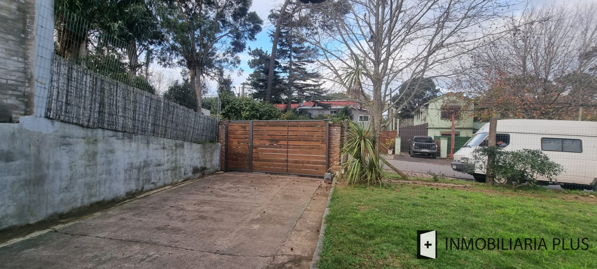 Casa ID.1255 - Alquiler de Casa en Pinares con 4 dormitorios, 2 baños, barbacoa con baño, 642 m2 de terreno en Punta del Este