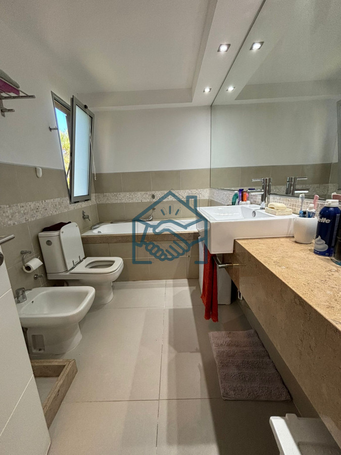 Casa ID.716/Casa-en-Pinares-!!-ALQUILER-ANUAL-Y-VENTA-CON-PISCINA,-ESTUFA-A-LEÑA-Y-LOSA-RADIANTE - Casa en Pinares !! ALQUILER ANUAL Y VENTA CON PISCINA, ESTUFA A LEÑA Y LOSA RADIANTE