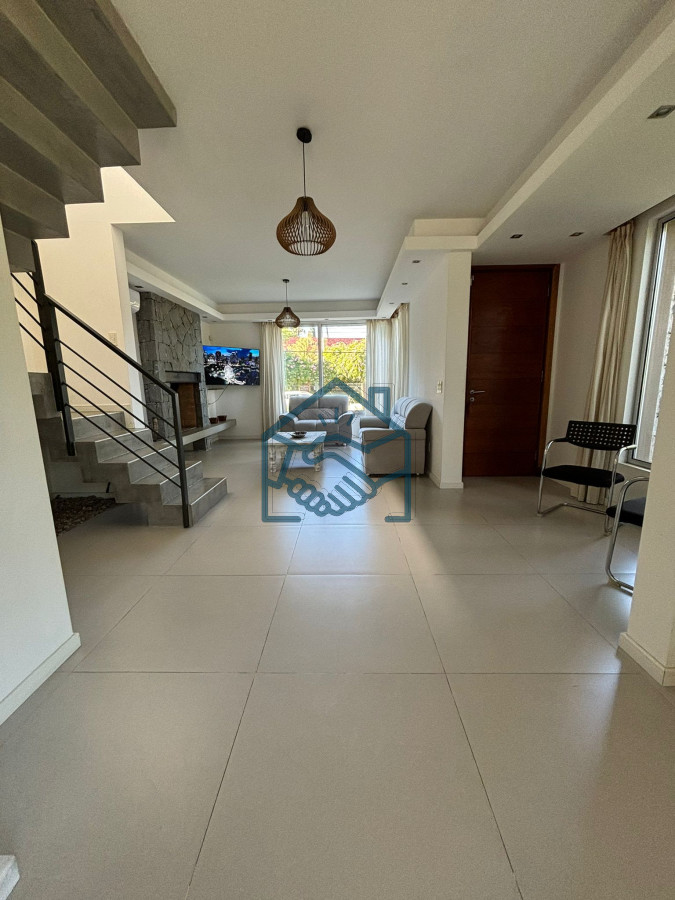 Casa ID.716/Casa-en-Pinares-!!-ALQUILER-ANUAL-Y-VENTA-CON-PISCINA,-ESTUFA-A-LEÑA-Y-LOSA-RADIANTE - Casa en Pinares !! ALQUILER ANUAL Y VENTA CON PISCINA, ESTUFA A LEÑA Y LOSA RADIANTE