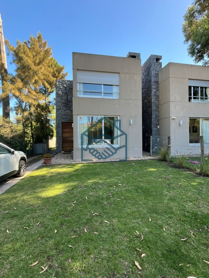 Casa ID.716/Casa-en-Pinares-!!-ALQUILER-ANUAL-Y-VENTA-CON-PISCINA,-ESTUFA-A-LEÑA-Y-LOSA-RADIANTE - Casa en Pinares !! ALQUILER ANUAL Y VENTA CON PISCINA, ESTUFA A LEÑA Y LOSA RADIANTE